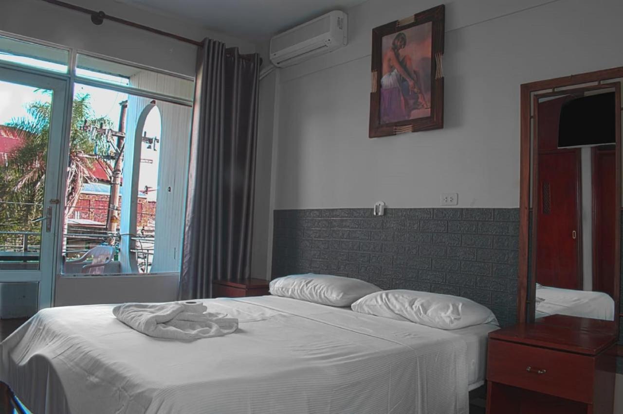 סנטה קרוז דה לה סיירה Hostal Ibiza מראה חיצוני תמונה