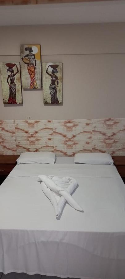 סנטה קרוז דה לה סיירה Hostal Ibiza מראה חיצוני תמונה