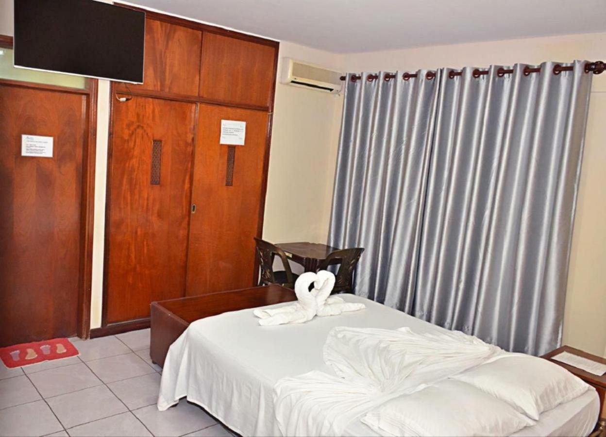 סנטה קרוז דה לה סיירה Hostal Ibiza מראה חיצוני תמונה