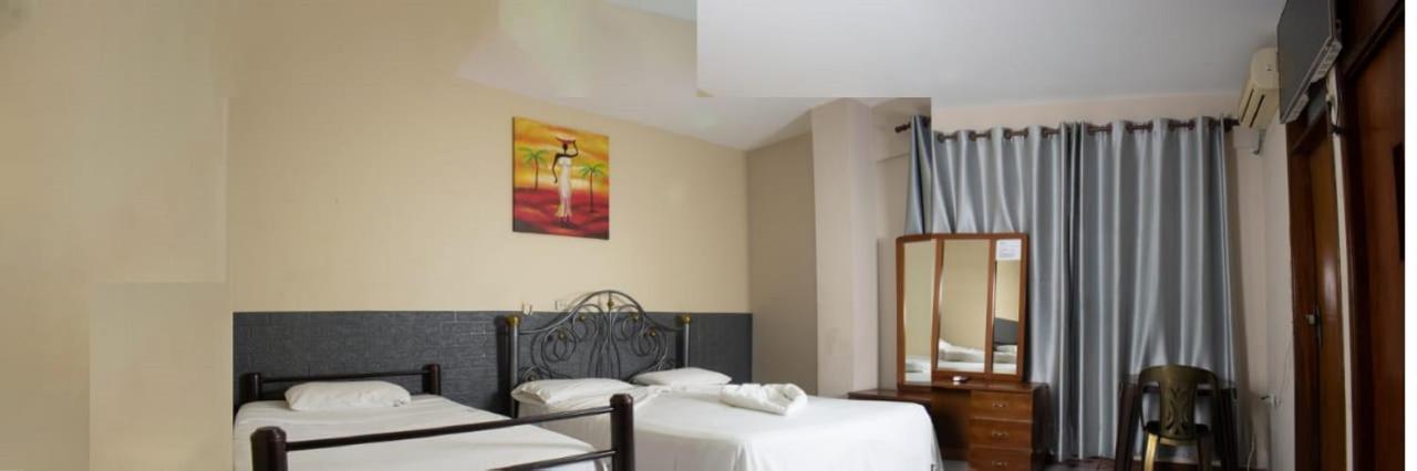 סנטה קרוז דה לה סיירה Hostal Ibiza מראה חיצוני תמונה